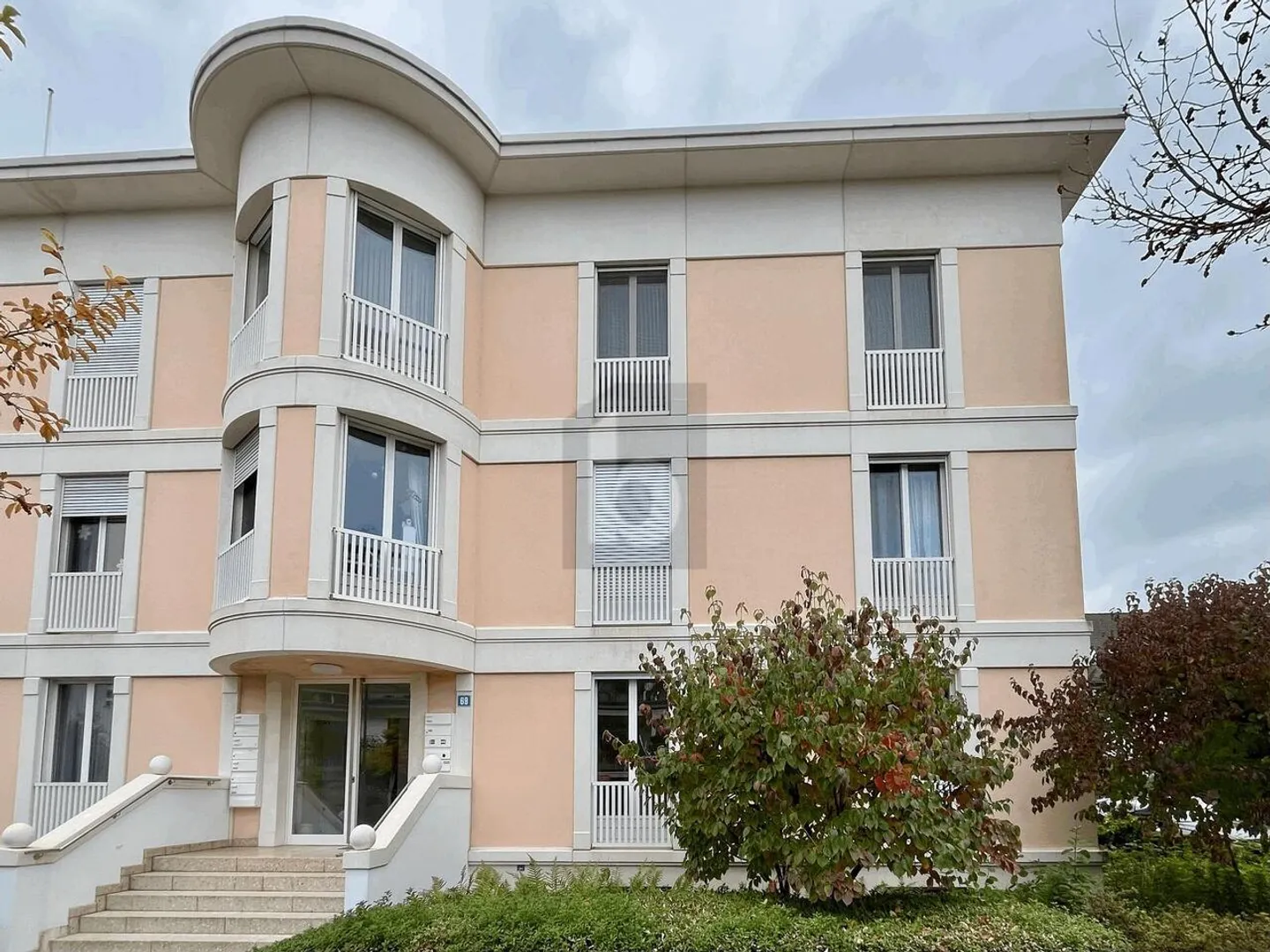 GRANDE JARDIN ET CUISINE FRAÎCHEMENT RÉNOVÉE - Photo 5 sur 6