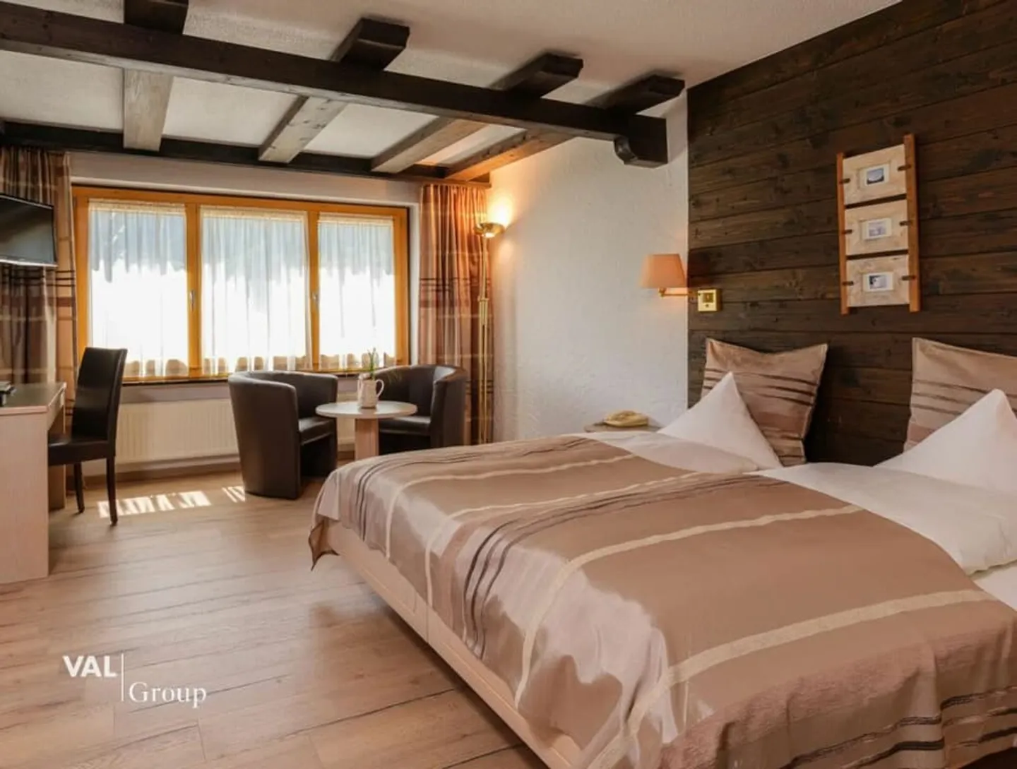Hotel superiore incluso progetto di sviluppo su un terreno totale di 6.000 m2 - Foto 9 di 13