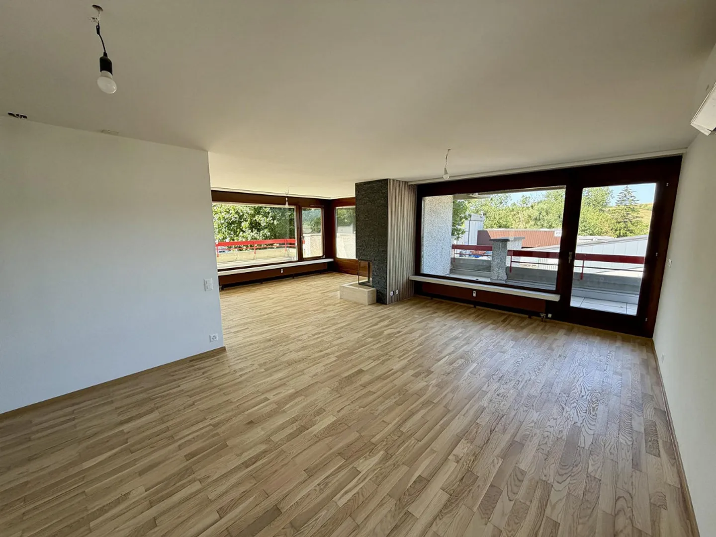 Appartamento Attico 3.5 stanze - Ristrutturato nel 2026 con grande terrazza circondata - Foto 1 di 18