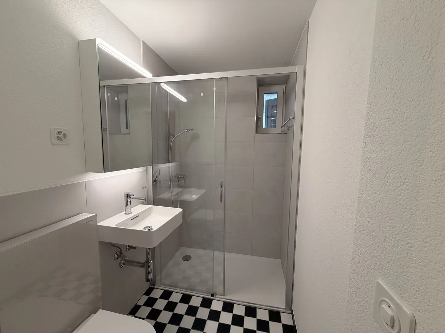 Stunning 5.5 Room Single Family House in a Quiet Location for Rent - Photo 3 of 19