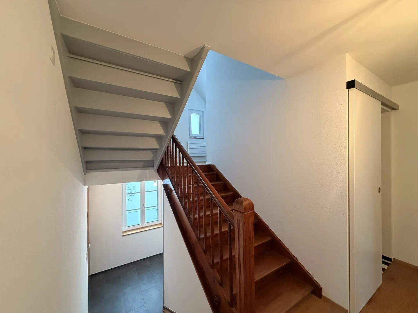 Stunning 5.5 Room Single Family House in a Quiet Location for Rent - Photo 2 of 19