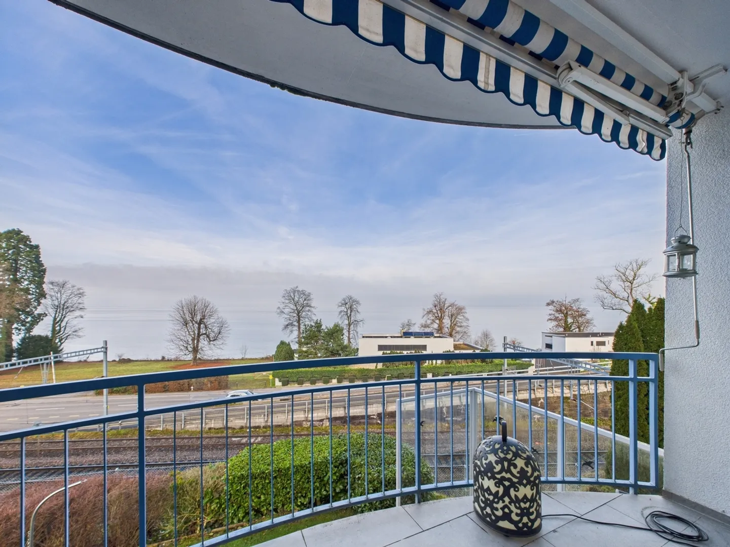 Charmante und grosszügige 4.5 Zimmer Wohnung mit herrlicher Seesicht - Foto 1 von 12