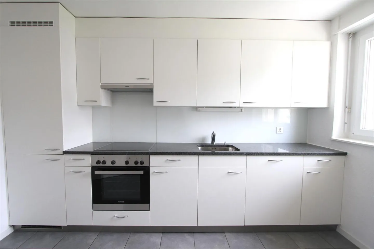 Spacieux appartement de 4.5 pièces - emplacement idéal - Photo 2 sur 7