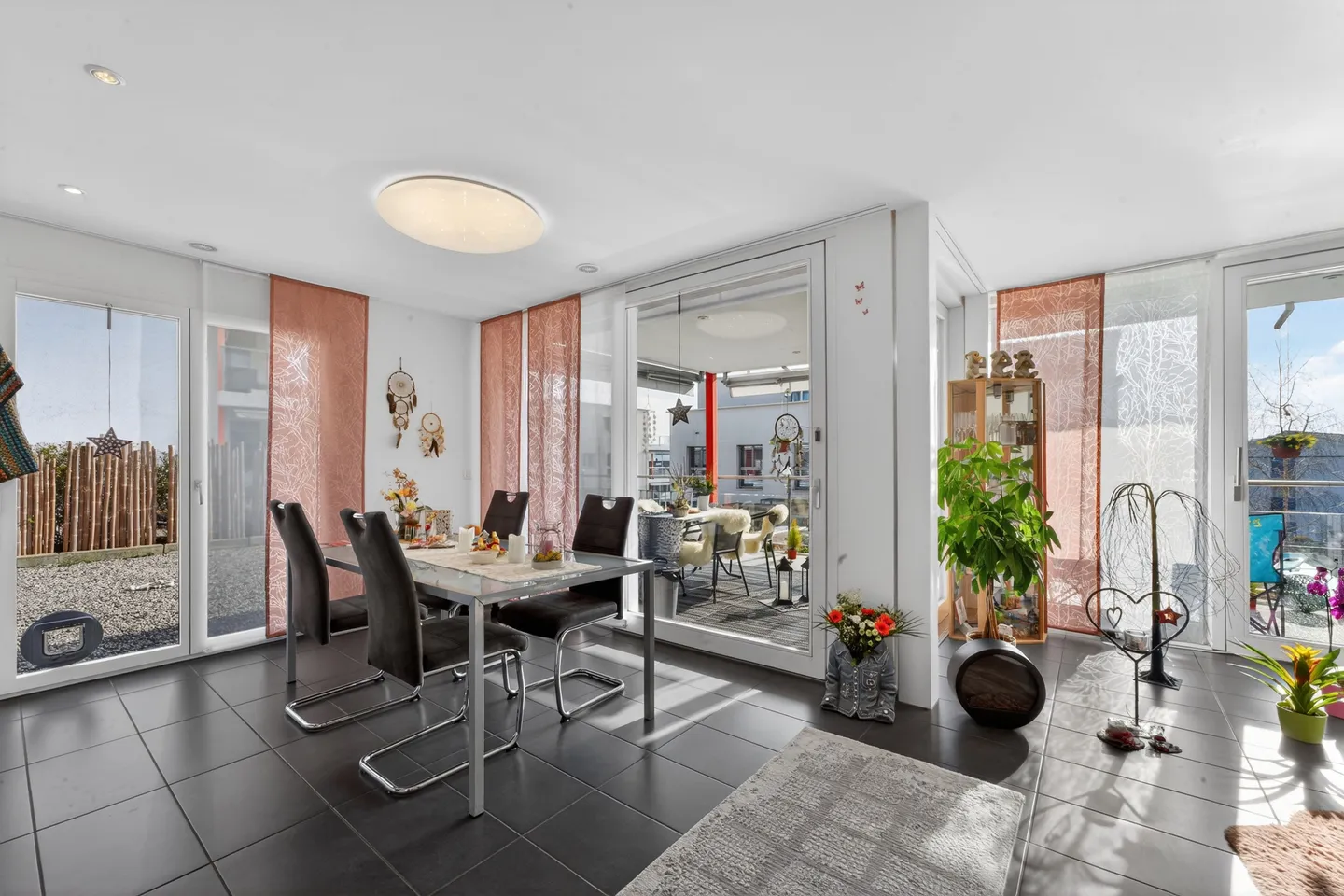 Sunny 3.5-room garden apartment with balcony and large garden seating area - Photo 3 of 13