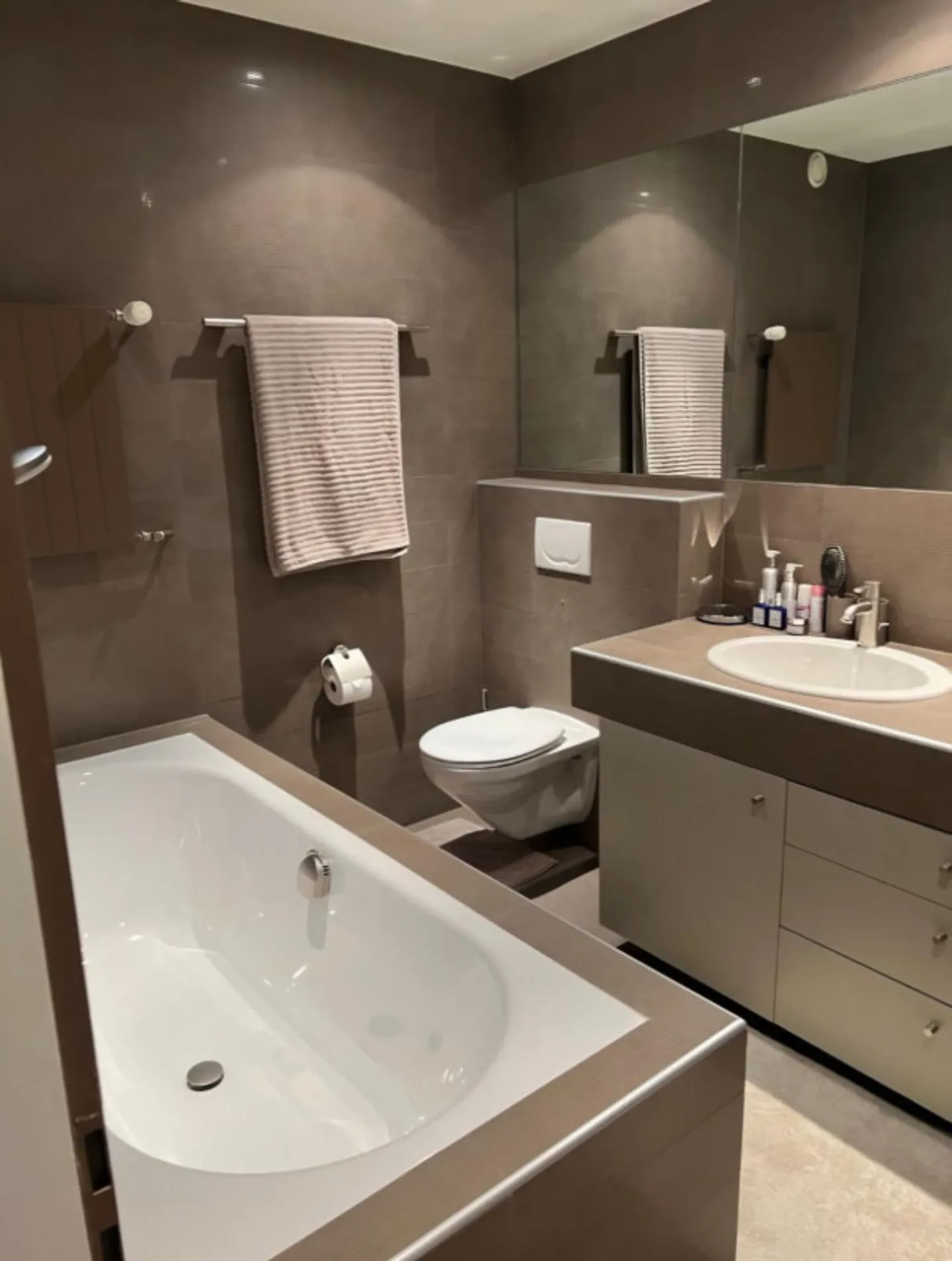 Geräumige 6-Zimmer-Wohnung - Foto 8 von 9