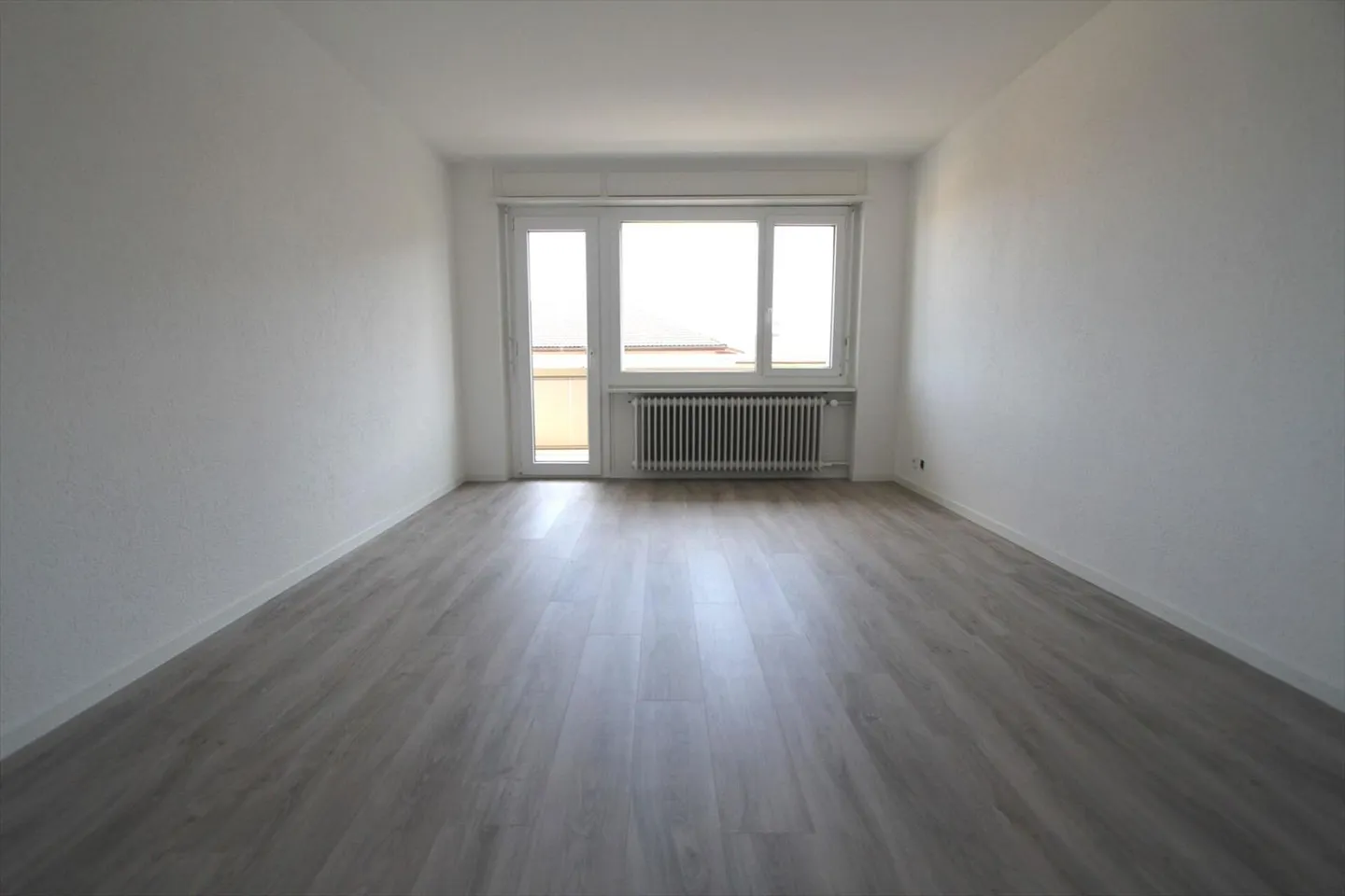 Spacieux appartement de 4.5 pièces - emplacement idéal - Photo 3 sur 7