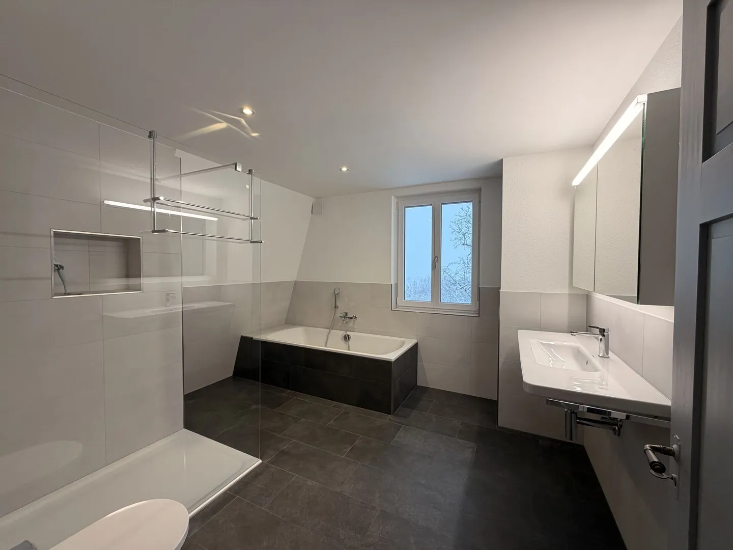 Stunning 5.5 Room Single Family House in a Quiet Location for Rent - Photo 8 of 19