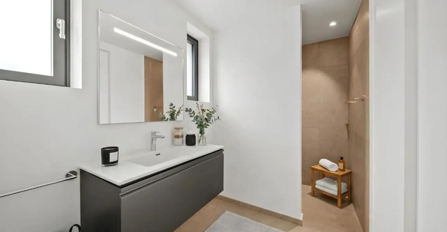 Appartement Élégant avec Vue sur le Lac - Photo 8 sur 8