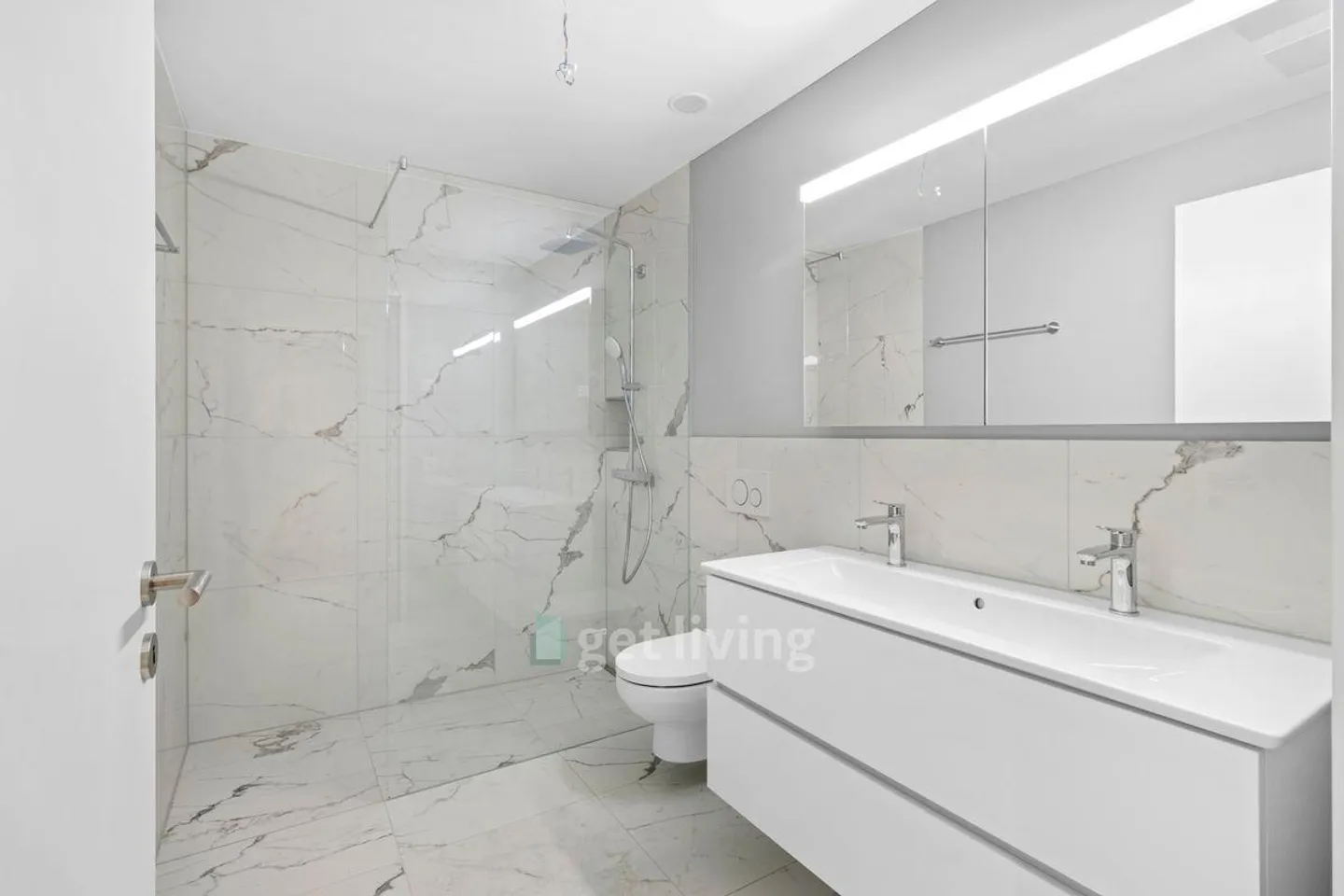 NEW BUILD IN CENTRAL LOCATION READY TO MOVE IN - Photo 9 of 13