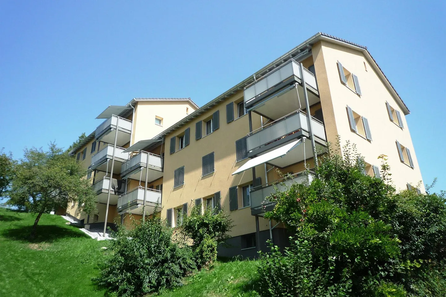 Central living in Zurich Höngg - Photo 1 of 11