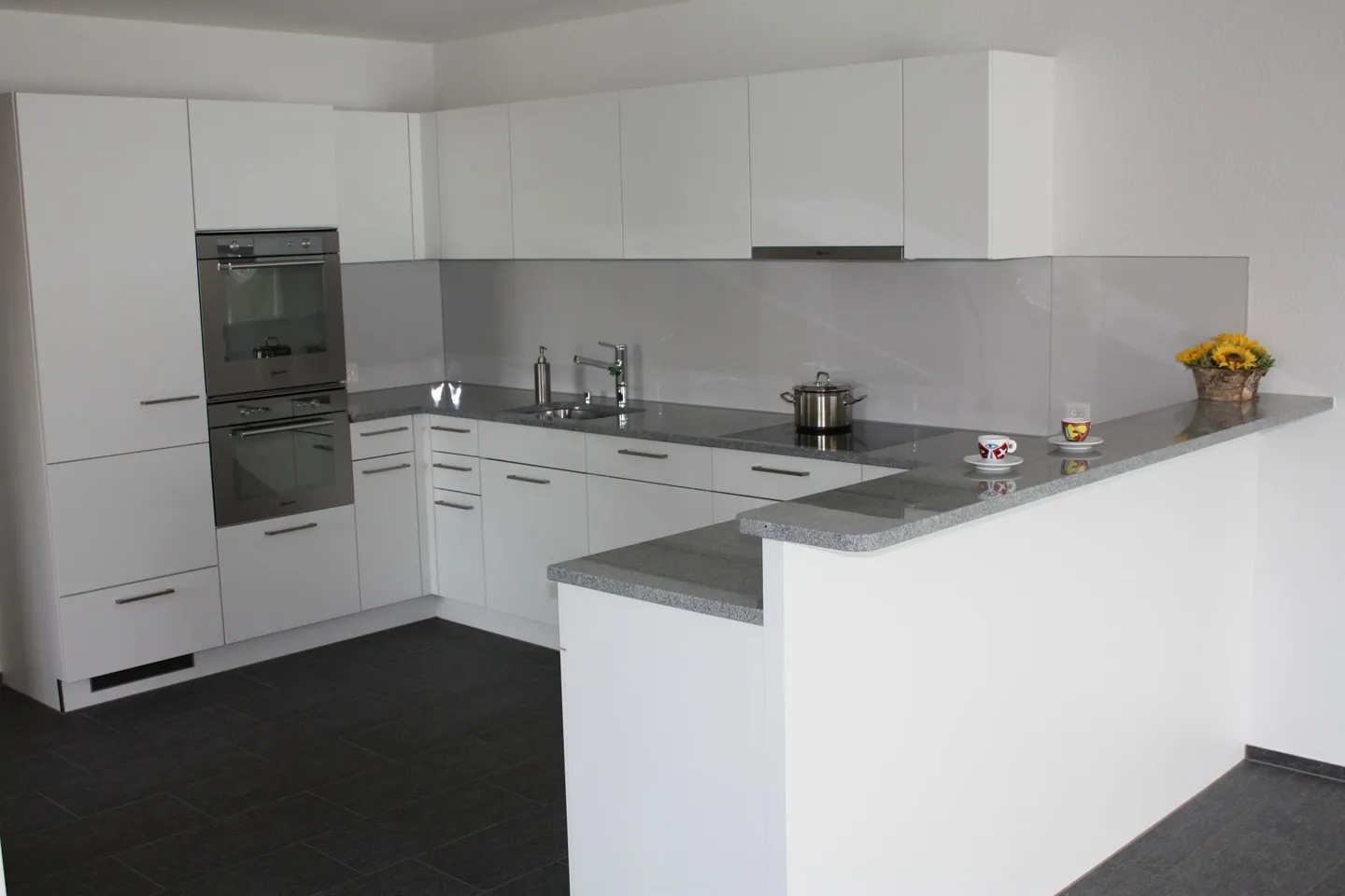 Generous and modern living! - Photo 3 of 6