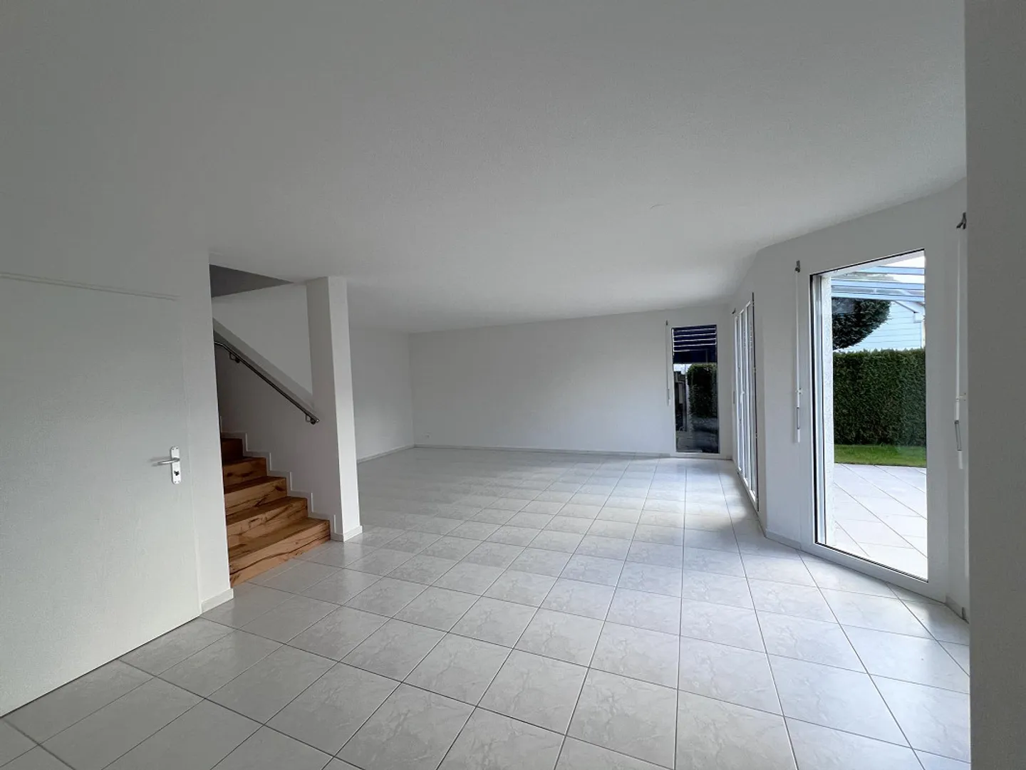 Casa unifamiliare ben tenuta in una zona residenziale attraente - Foto 2 di 10