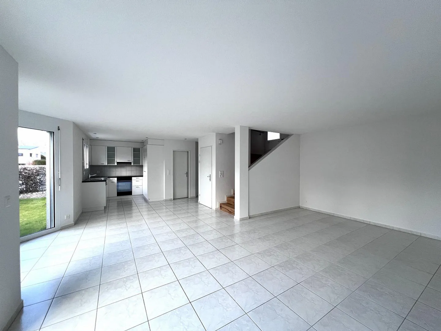 Casa unifamiliare ben tenuta in una zona residenziale attraente - Foto 3 di 10