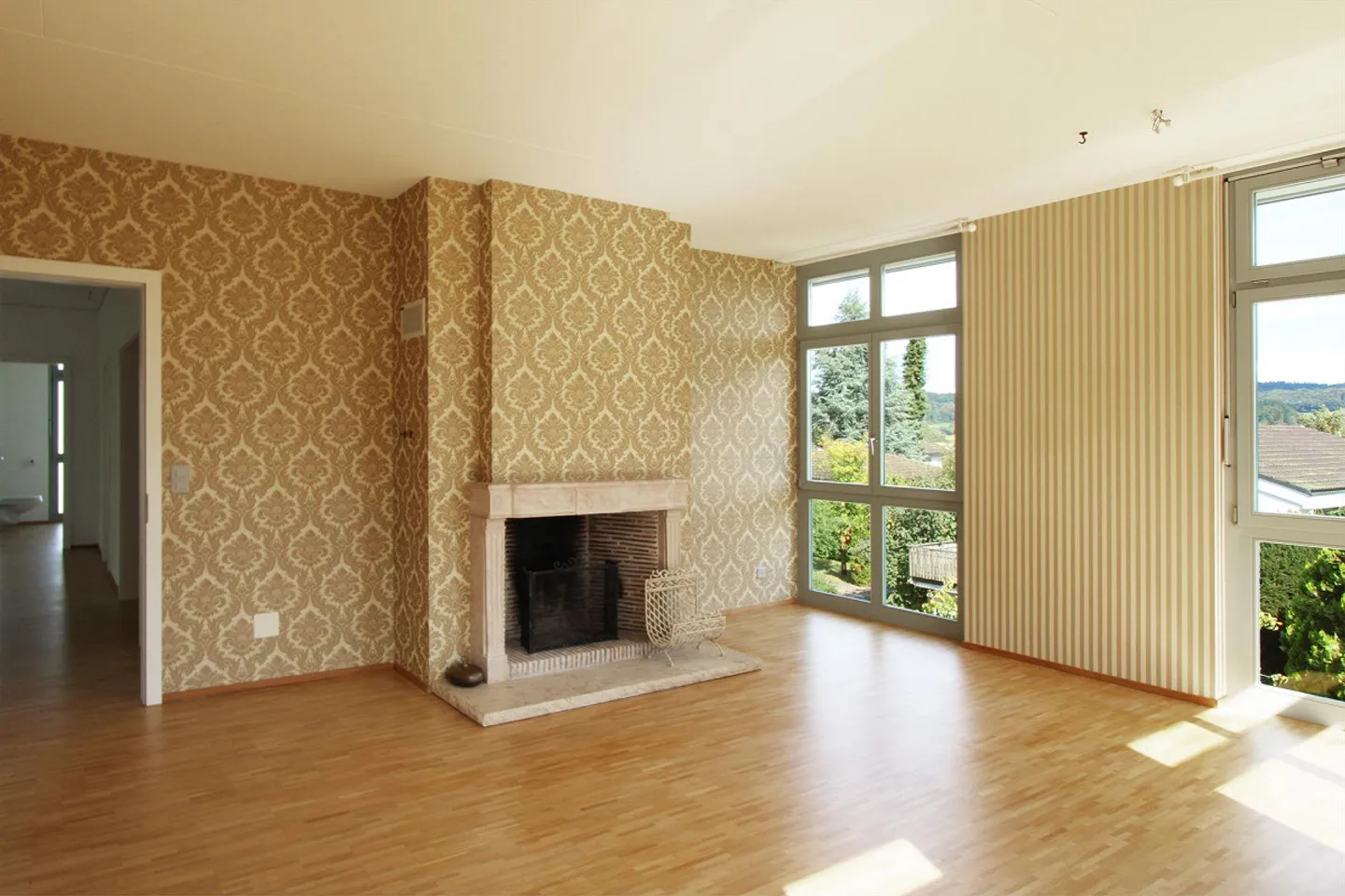 First rental of large 4-room apartment in Seon - Photo 2 of 9