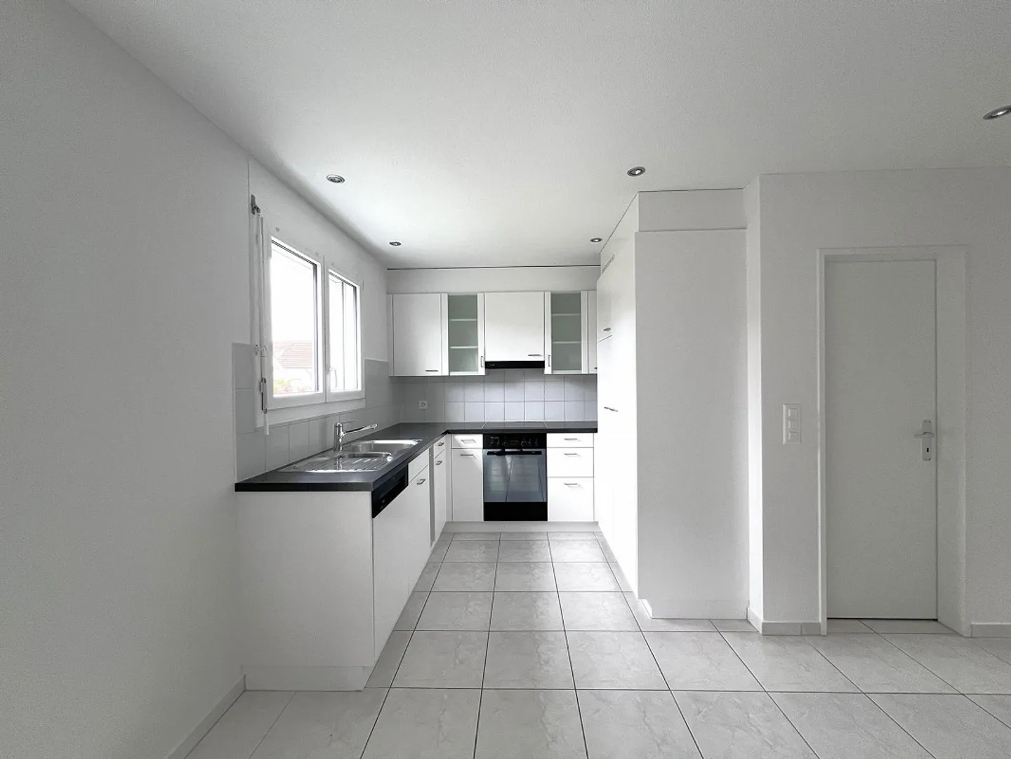 Casa unifamiliare ben tenuta in una zona residenziale attraente - Foto 5 di 10