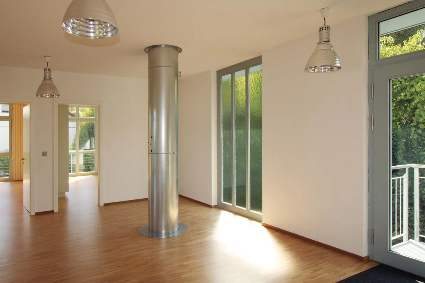 First rental of large 4-room apartment in Seon - Photo 5 of 9