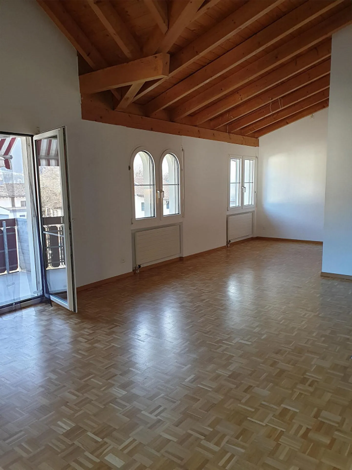 Appartamento soleggiato di 4 ½ stanze - Foto 1 di 7