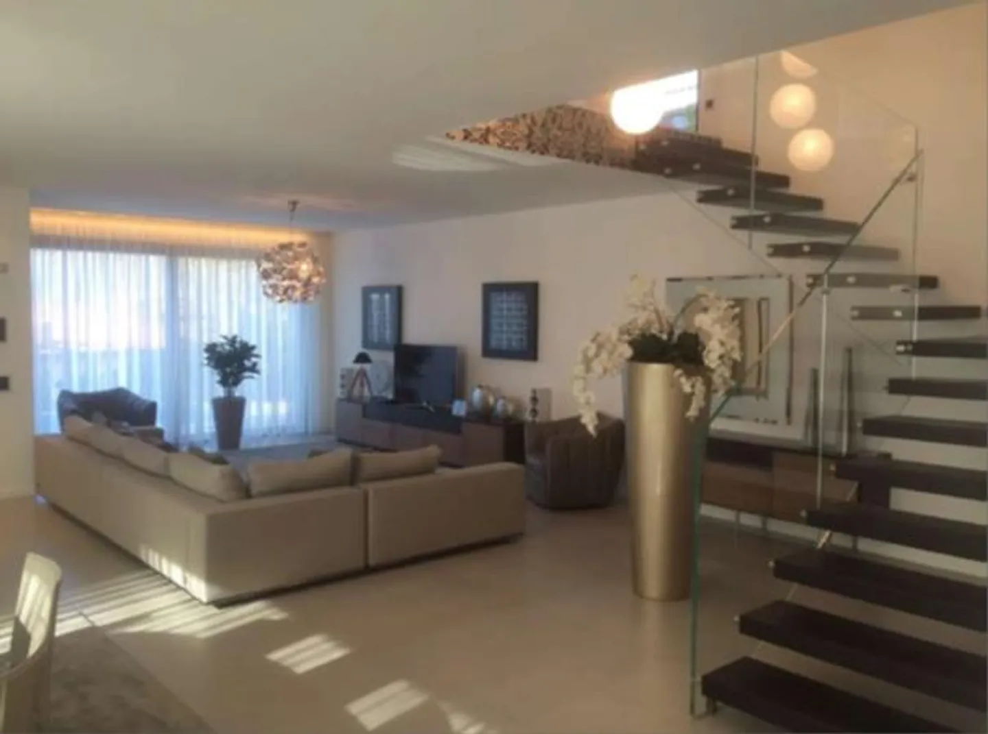 Spectacular villa Albonago - Photo 2 of 13