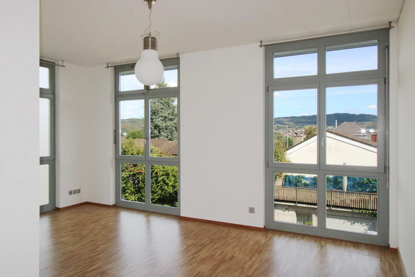 First rental of large 4-room apartment in Seon - Photo 6 of 9