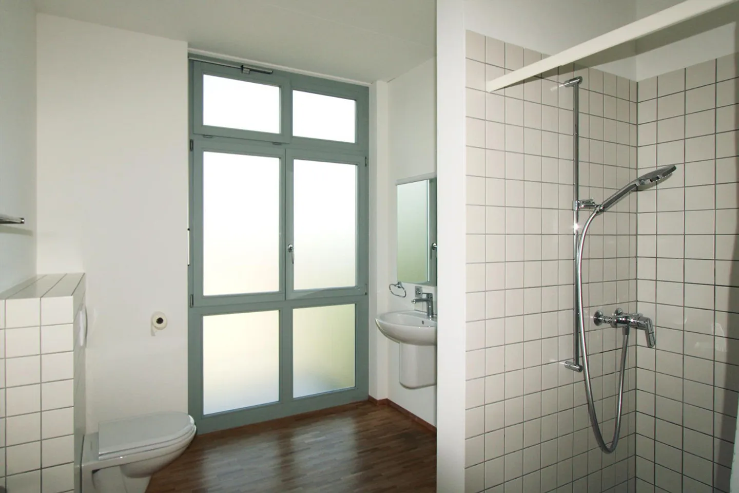 First rental of large 4-room apartment in Seon - Photo 8 of 9