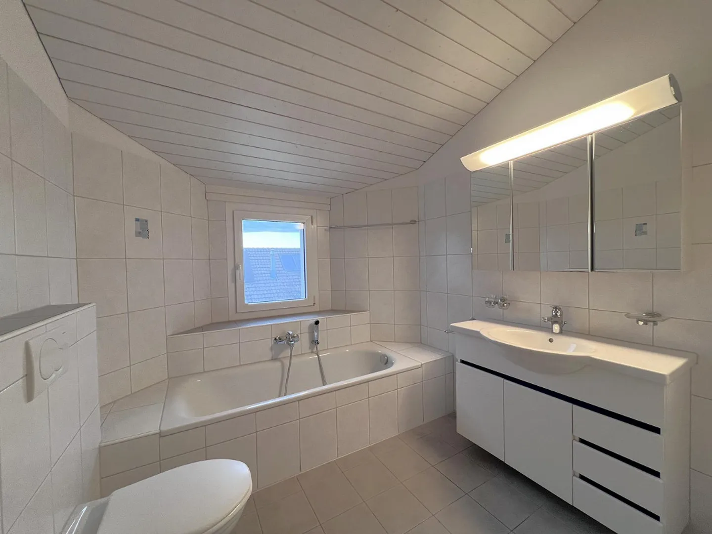 Casa unifamiliare ben tenuta in una zona residenziale attraente - Foto 9 di 10