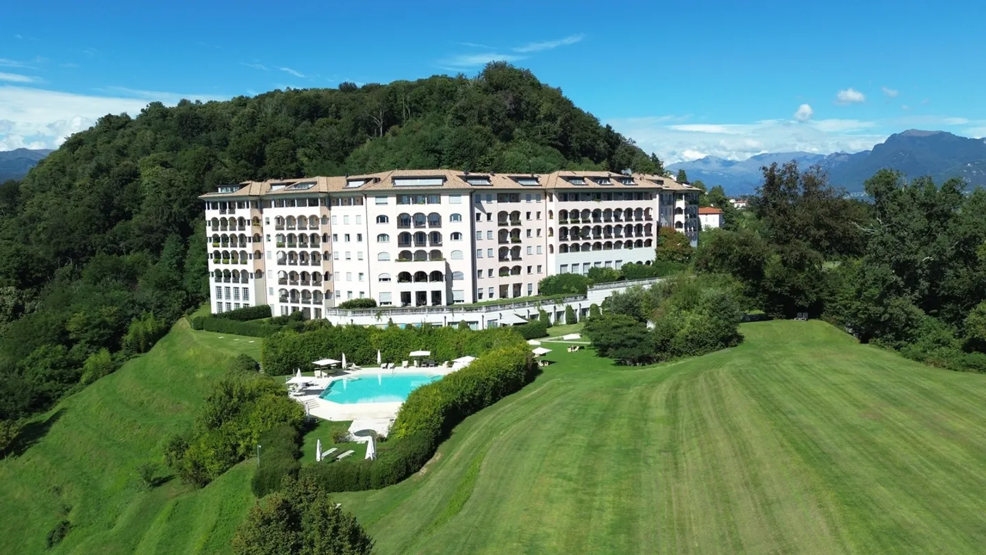Proprietà di lusso con vista lago e servizi esclusivi in un resort a 5 stelle - Foto 1 di 13
