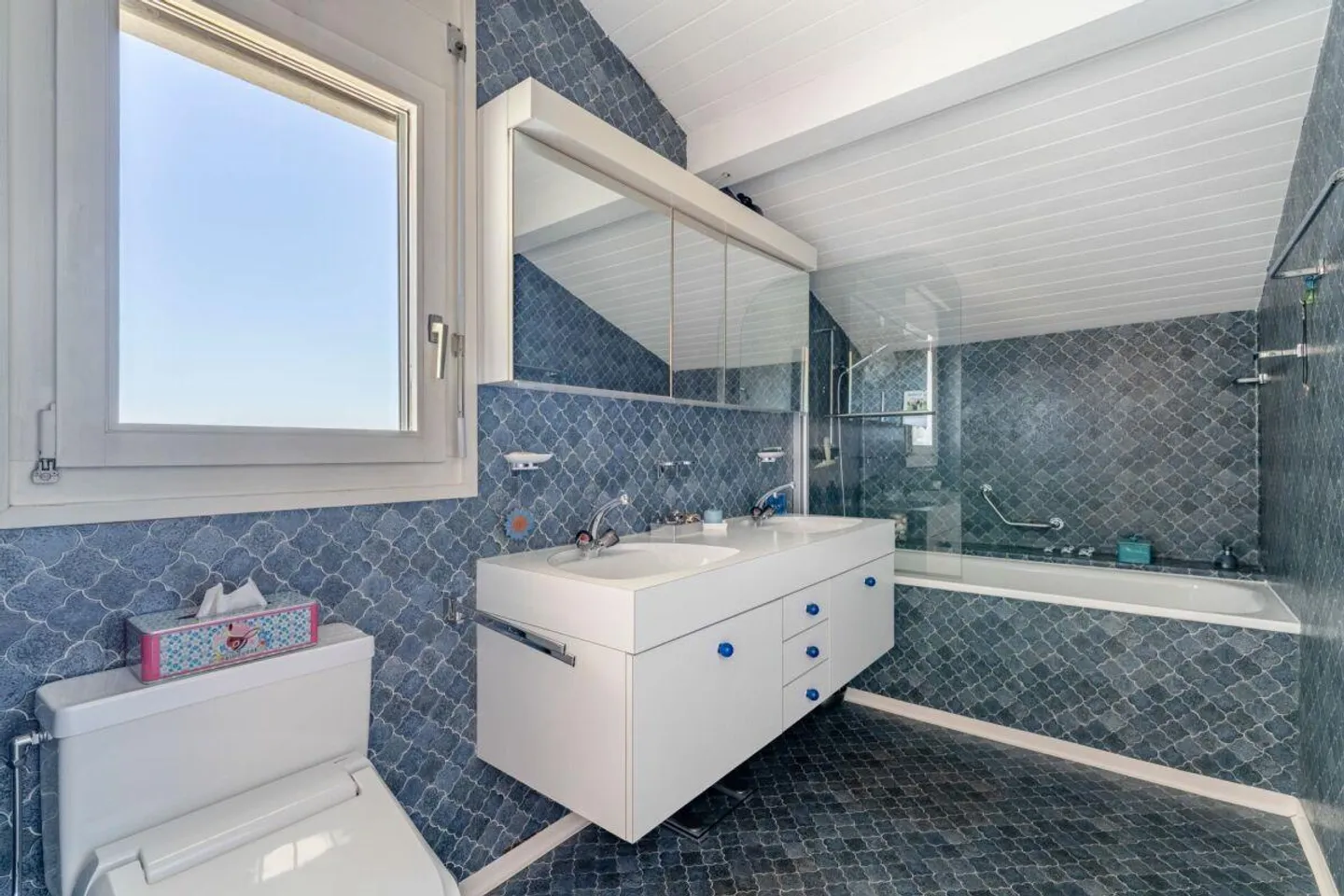 Wonderful location: Stylish 5.5-room single-family house (for sale by bidding process) - Photo 9 of 15