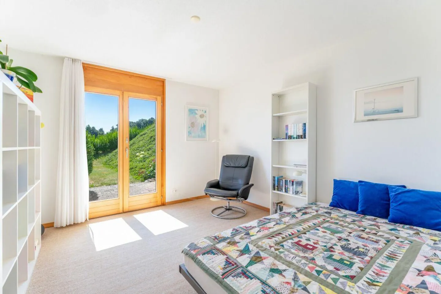 Wonderful location: Stylish 5.5-room single-family house (for sale by bidding process) - Photo 13 of 15