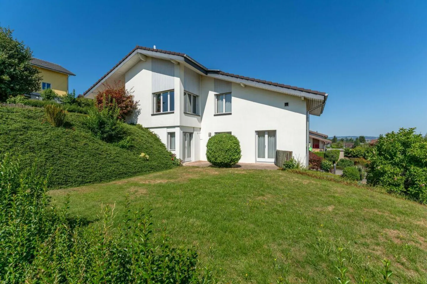 Wonderful location: Stylish 5.5-room single-family house (for sale by bidding process) - Photo 14 of 15