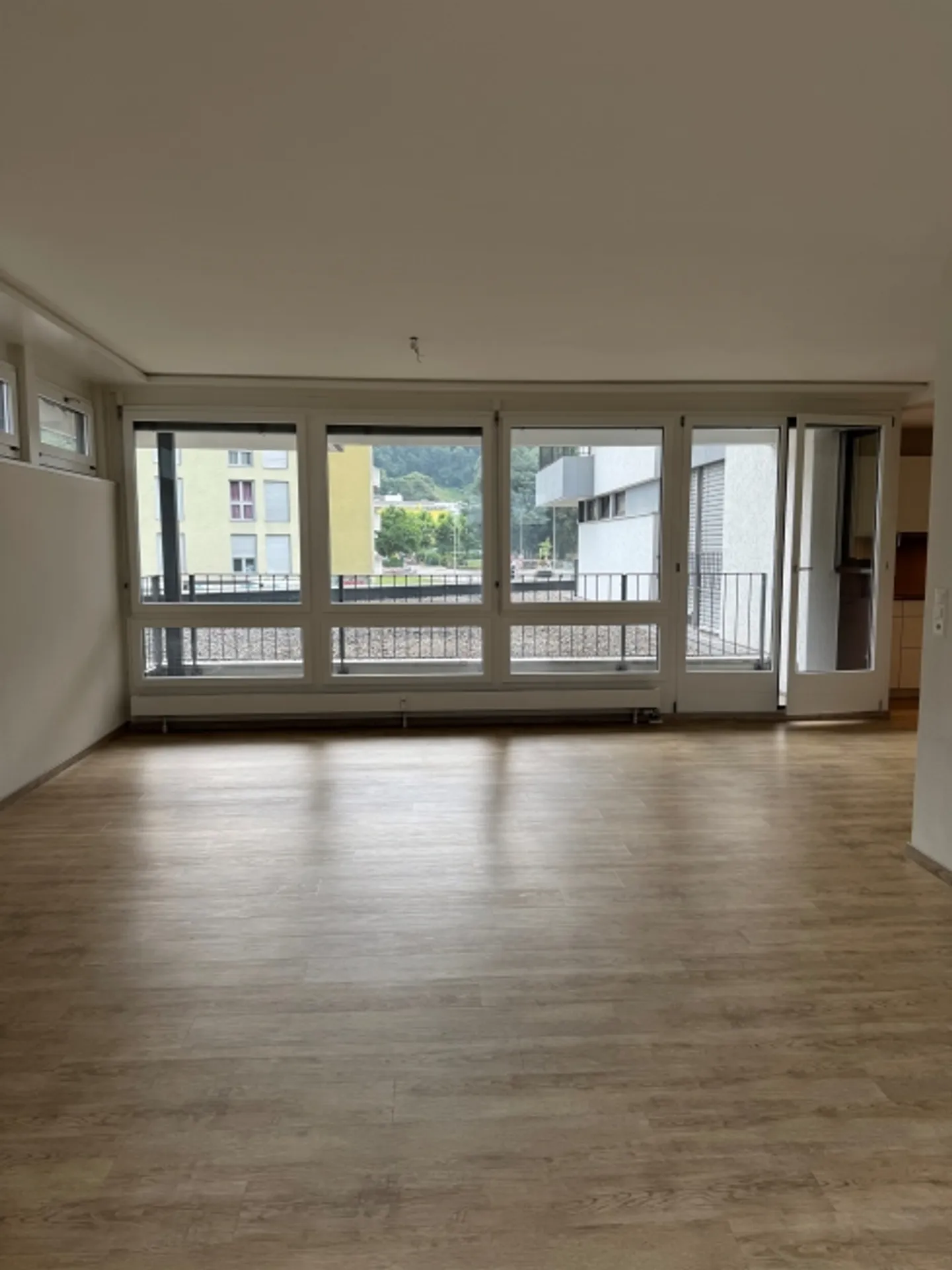 Comfortable and well-connected apartment - Photo 1 of 7