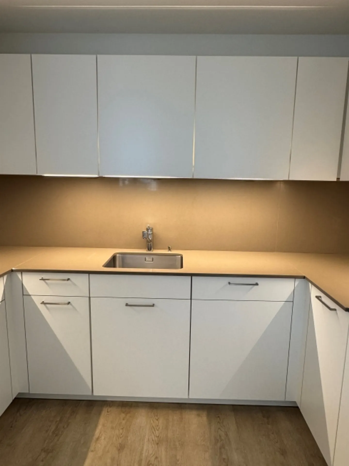 Comfortable and well-connected apartment - Photo 2 of 7