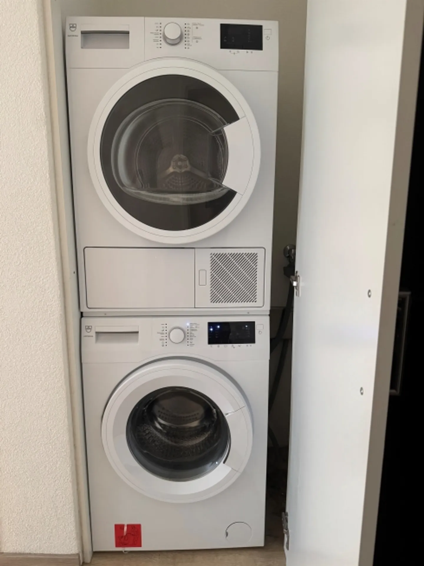 Comfortable and well-connected apartment - Photo 6 of 7