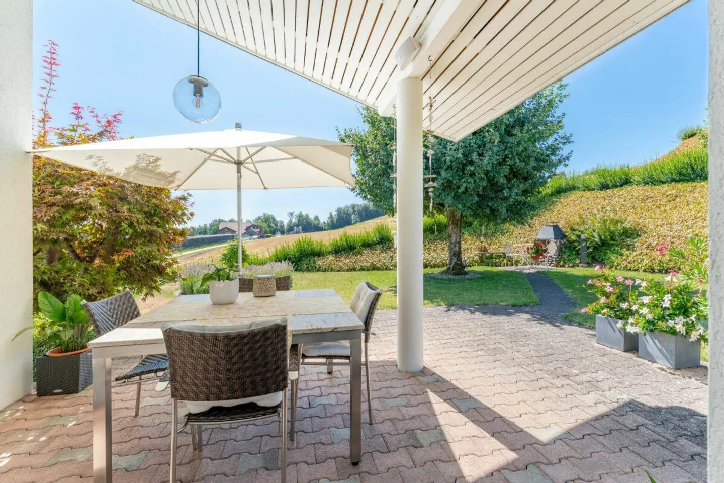 Wonderful location: Stylish 5.5-room single-family house (for sale by bidding process) - Photo 1 of 15