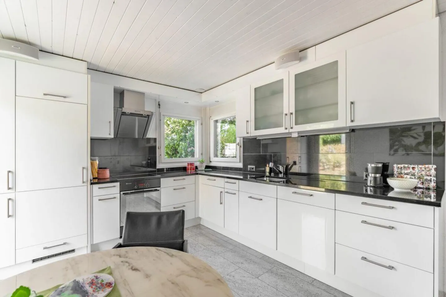 Wonderful location: Stylish 5.5-room single-family house (for sale by bidding process) - Photo 4 of 15