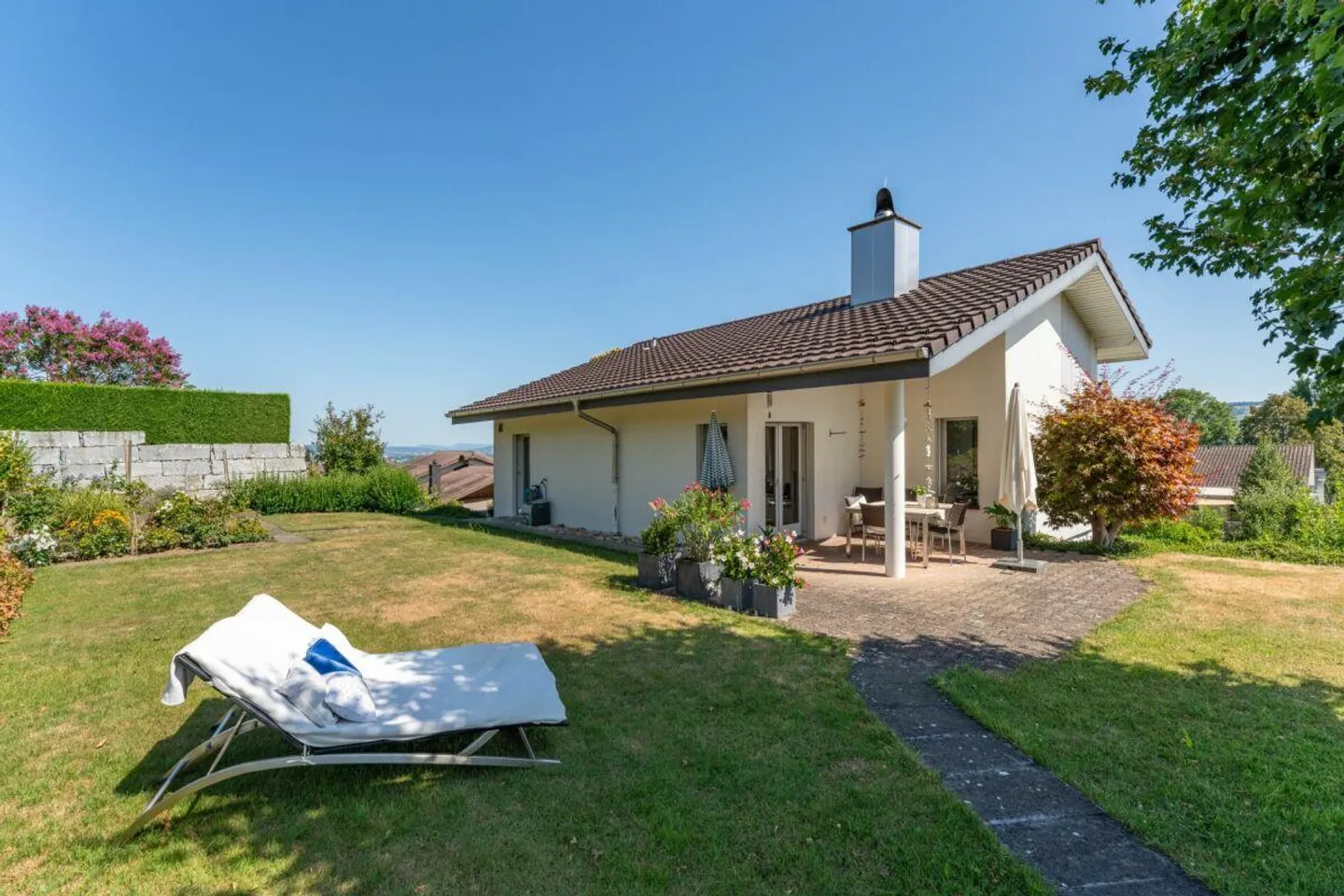 Wonderful location: Stylish 5.5-room single-family house (for sale by bidding process) - Photo 6 of 15