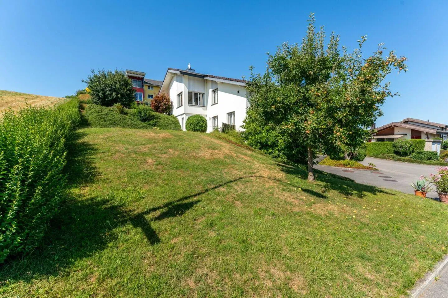 Wonderful location: Stylish 5.5-room single-family house (for sale by bidding process) - Photo 7 of 15