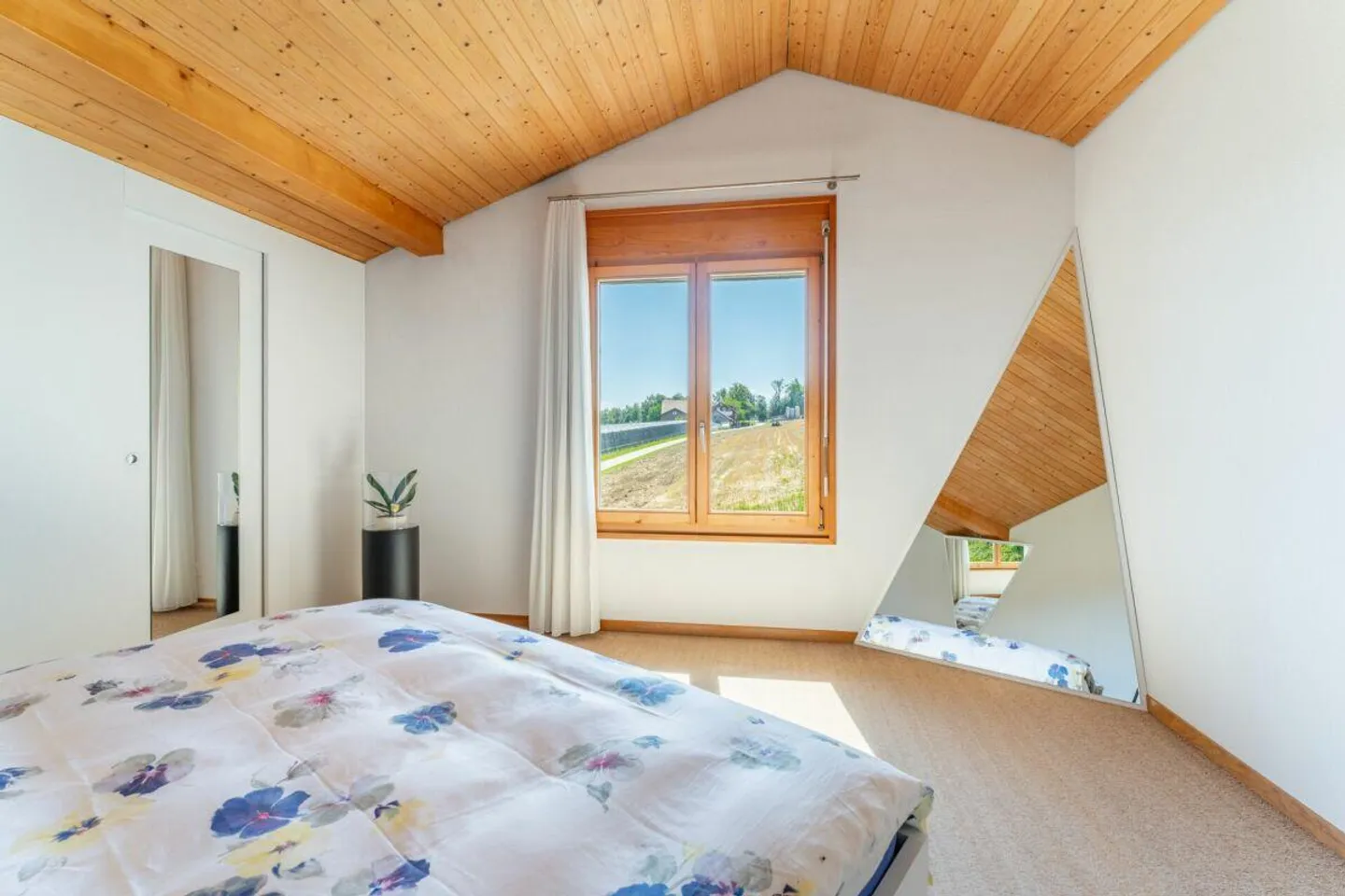 Wonderful location: Stylish 5.5-room single-family house (for sale by bidding process) - Photo 8 of 15