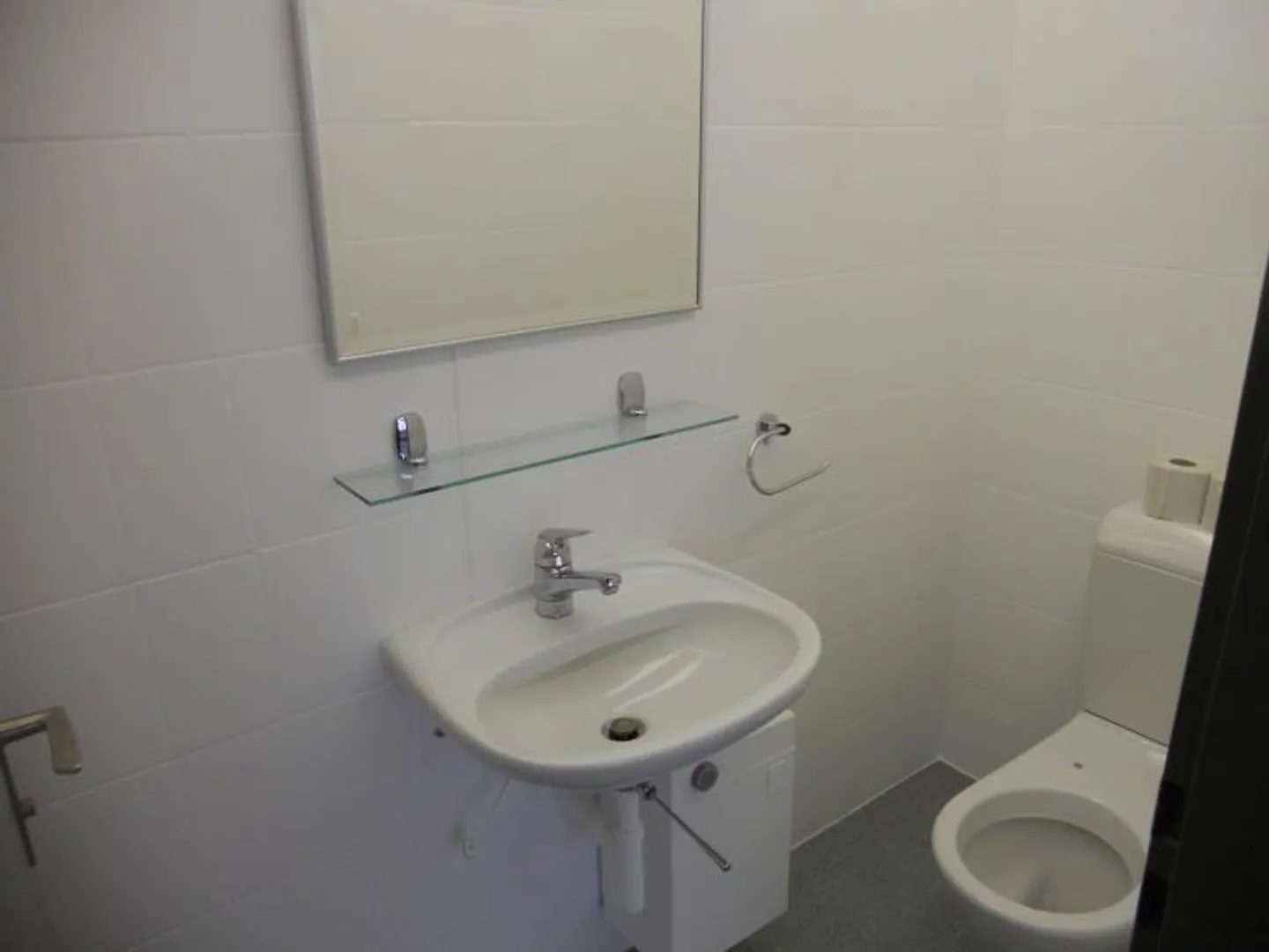 Hai bisogno di un laboratorio, di uno spazio di stoccaggio o di un'area adatta... - Foto 4 di 4