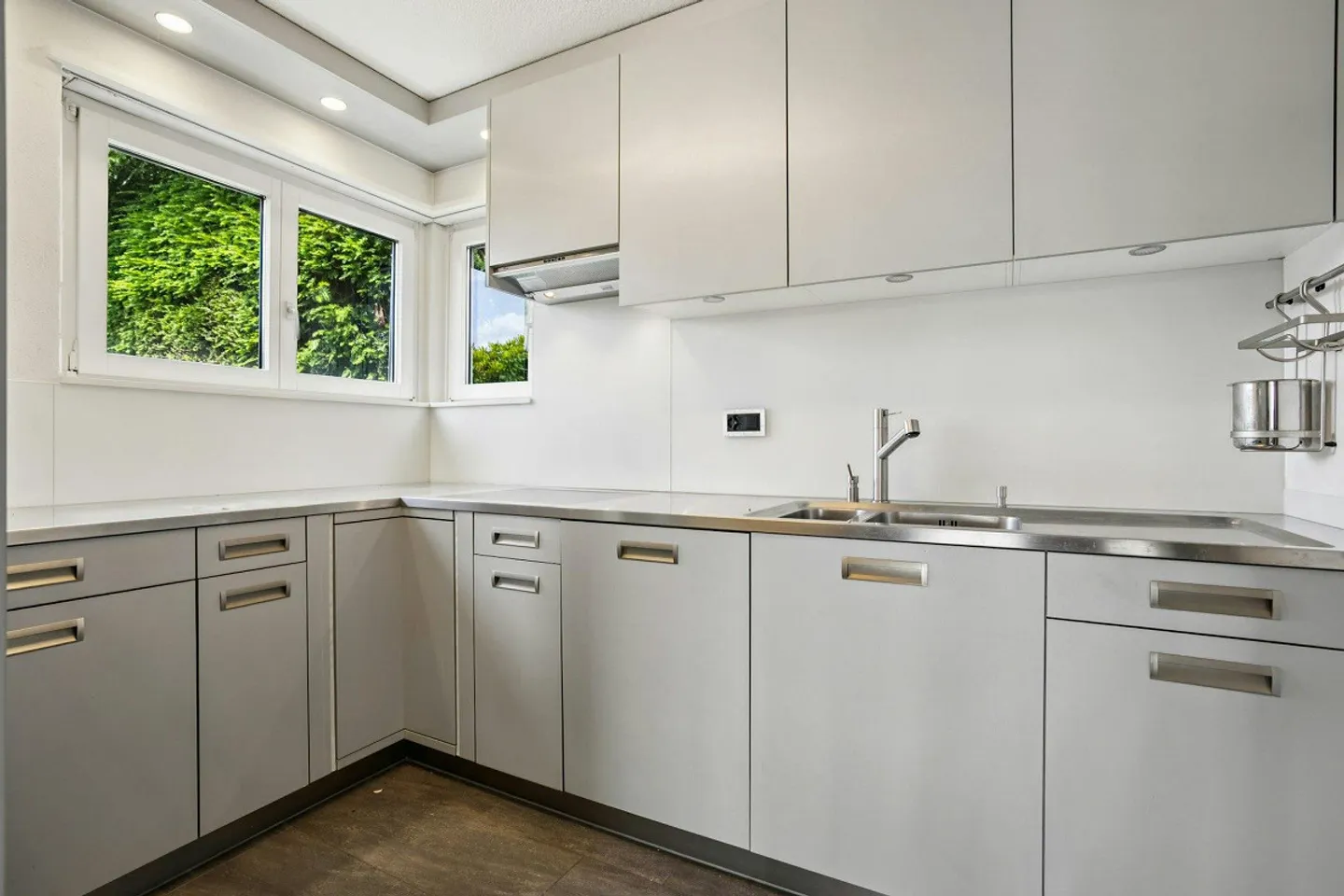 Panoramic view in your sunny 5.5-room corner house - Photo 3 of 13