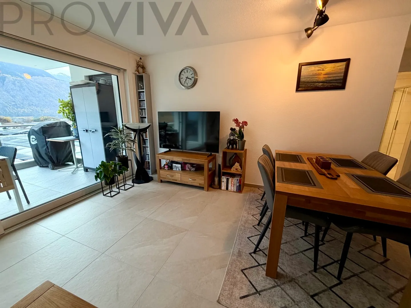 Hell, modern, grosse Terrasse und optimaler Sonnenschein - Foto 4 von 7