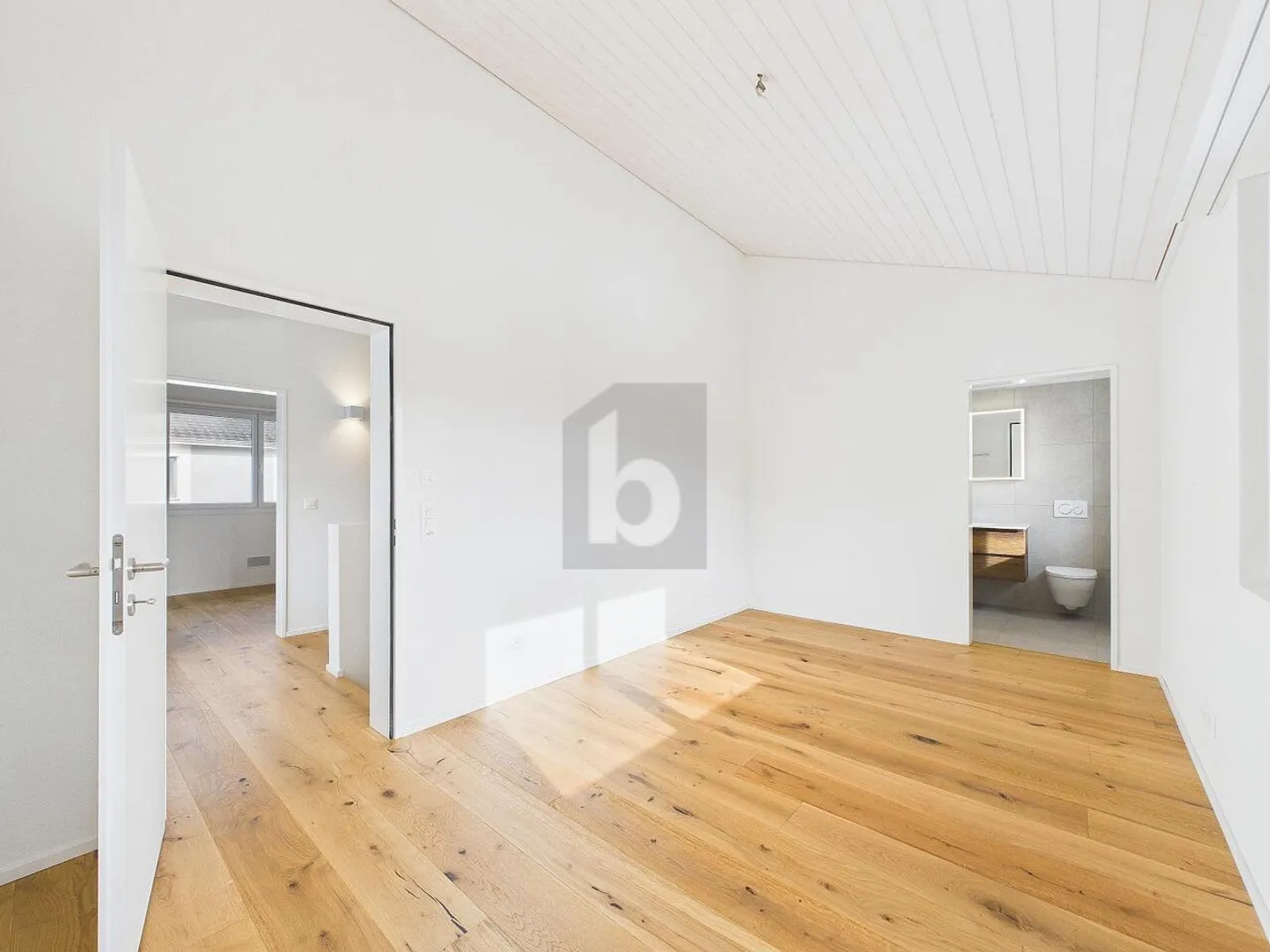 READY TO MOVE IN! HIGH QUALITY AND FAMILY FRIENDLY - Photo 4 of 6