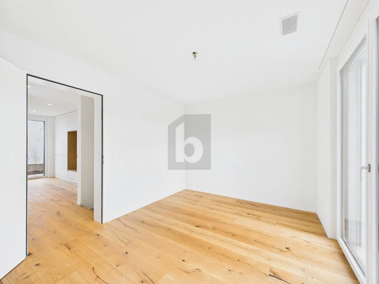 READY TO MOVE IN! HIGH QUALITY AND FAMILY FRIENDLY - Photo 5 of 6