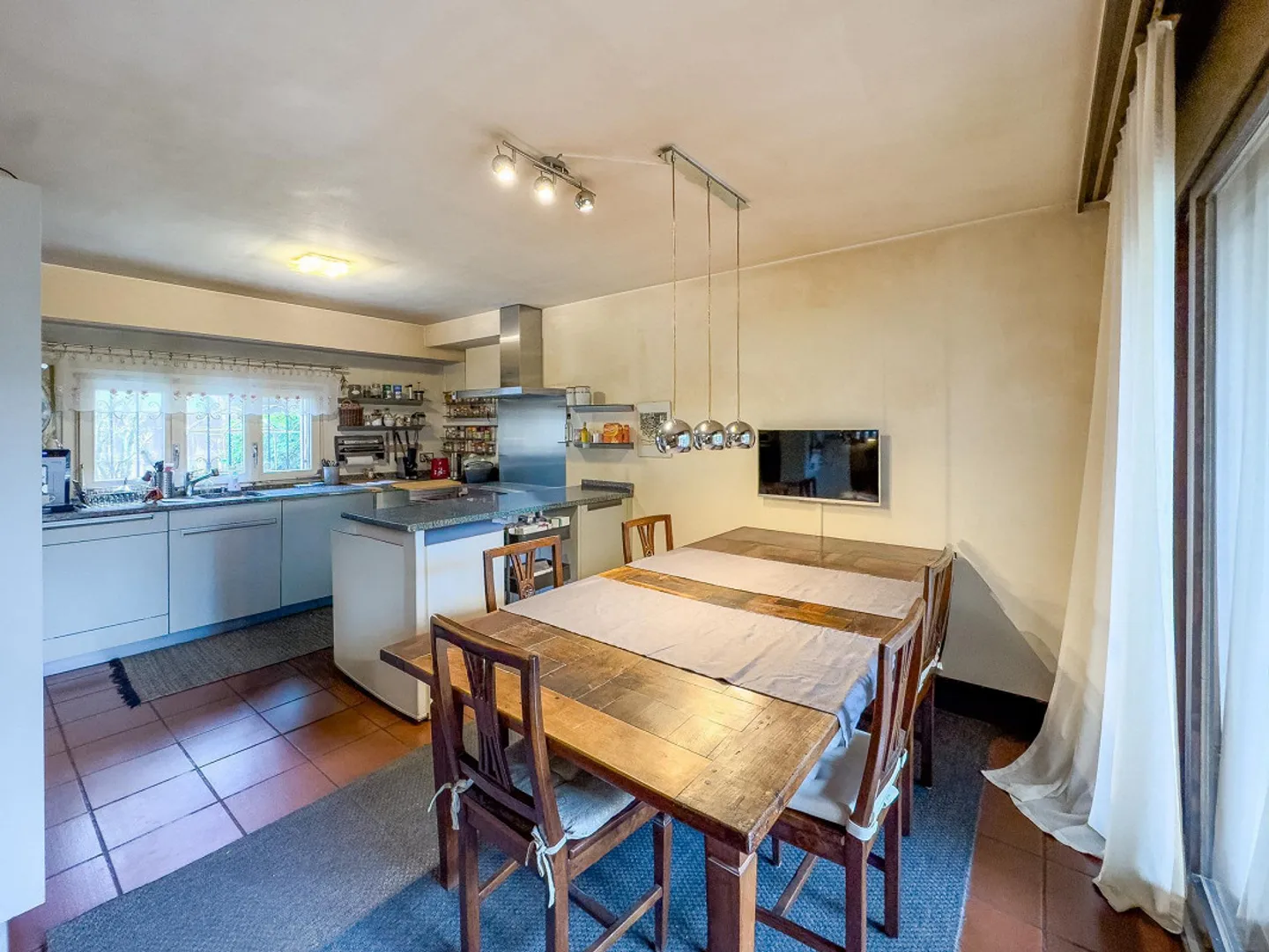 Casa a schiera charmante con giardino - Foto 3 di 7