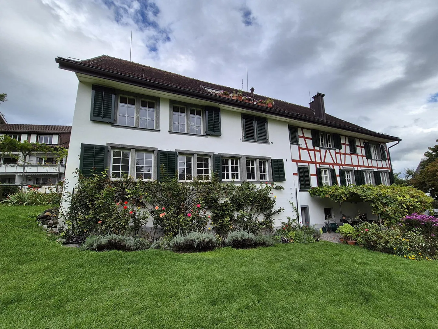 Vivere con carattere – Appartamento di 3,5 stanze in un idillio di fattoria - Foto 1 di 6