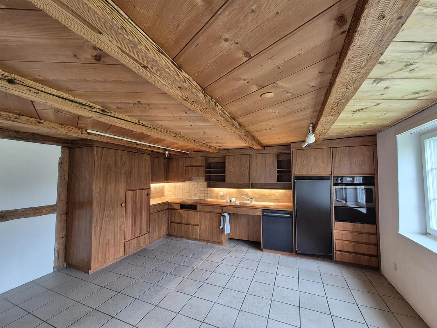 Vivere con carattere – Appartamento di 3,5 stanze in un idillio di fattoria - Foto 3 di 6