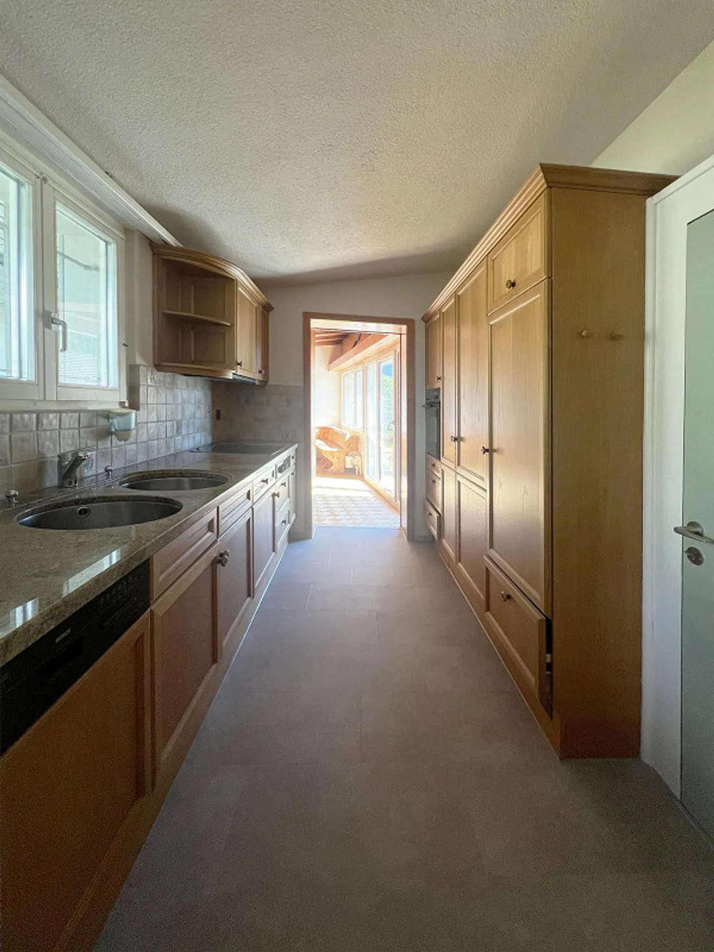 Renovated detached house with large studio room - Photo 6 of 11