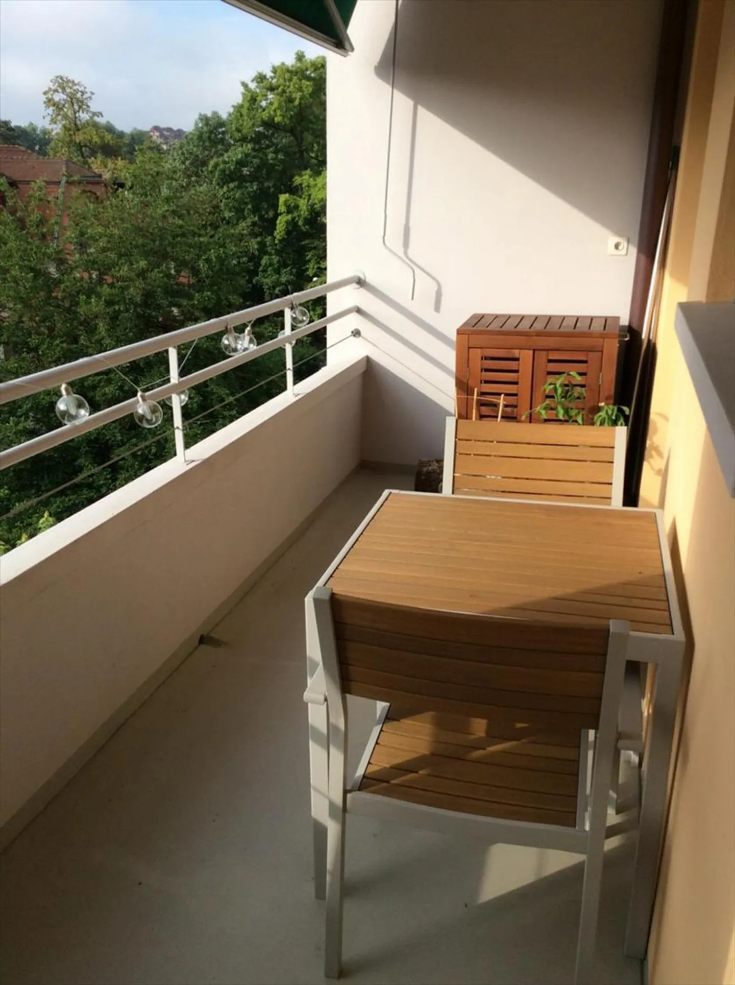 Beautiful 4 1/2 Room Furnished Contemporary in the Heart of Florissant - Photo 4 of 9