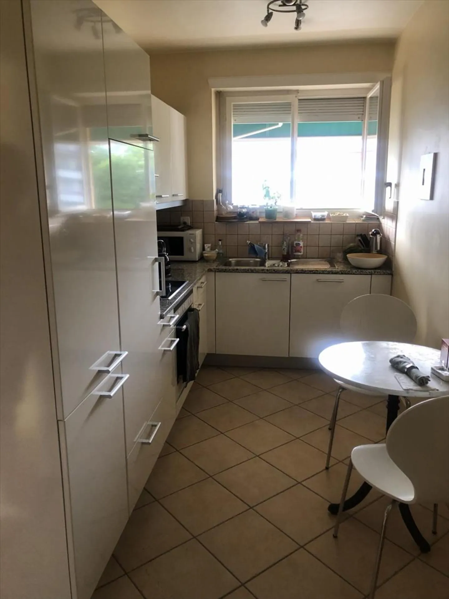 Beautiful 4 1/2 Room Furnished Contemporary in the Heart of Florissant - Photo 5 of 9