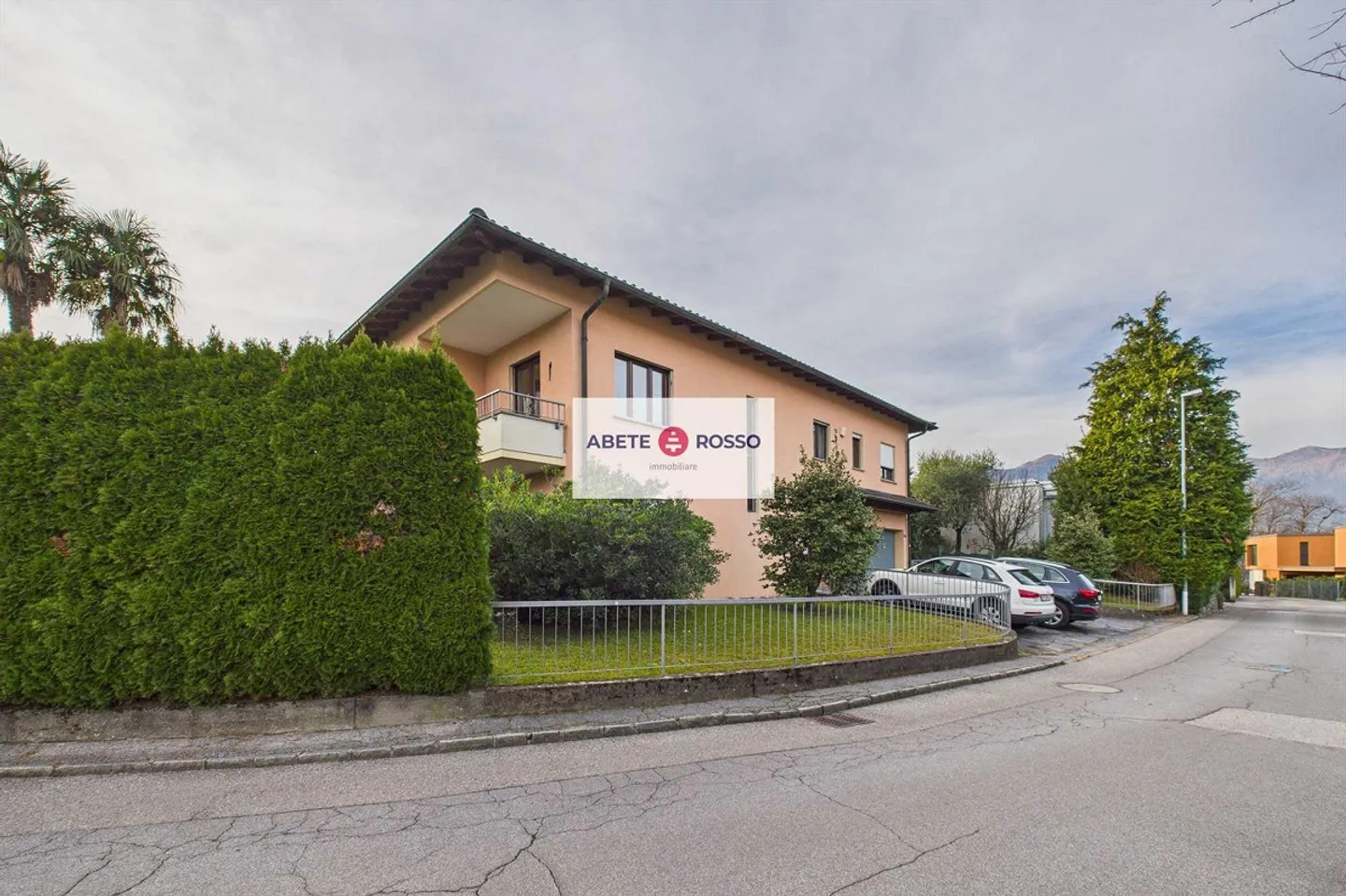 Appartamento con giardino privato in un'area residenziale esclusiva. - Foto 5 di 16