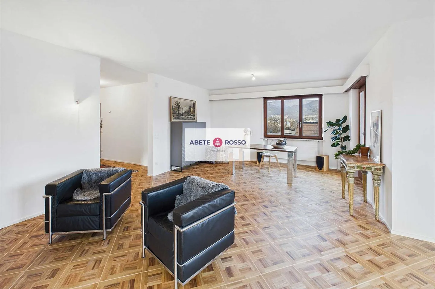 Appartamento con giardino privato in un'area residenziale esclusiva. - Foto 9 di 16